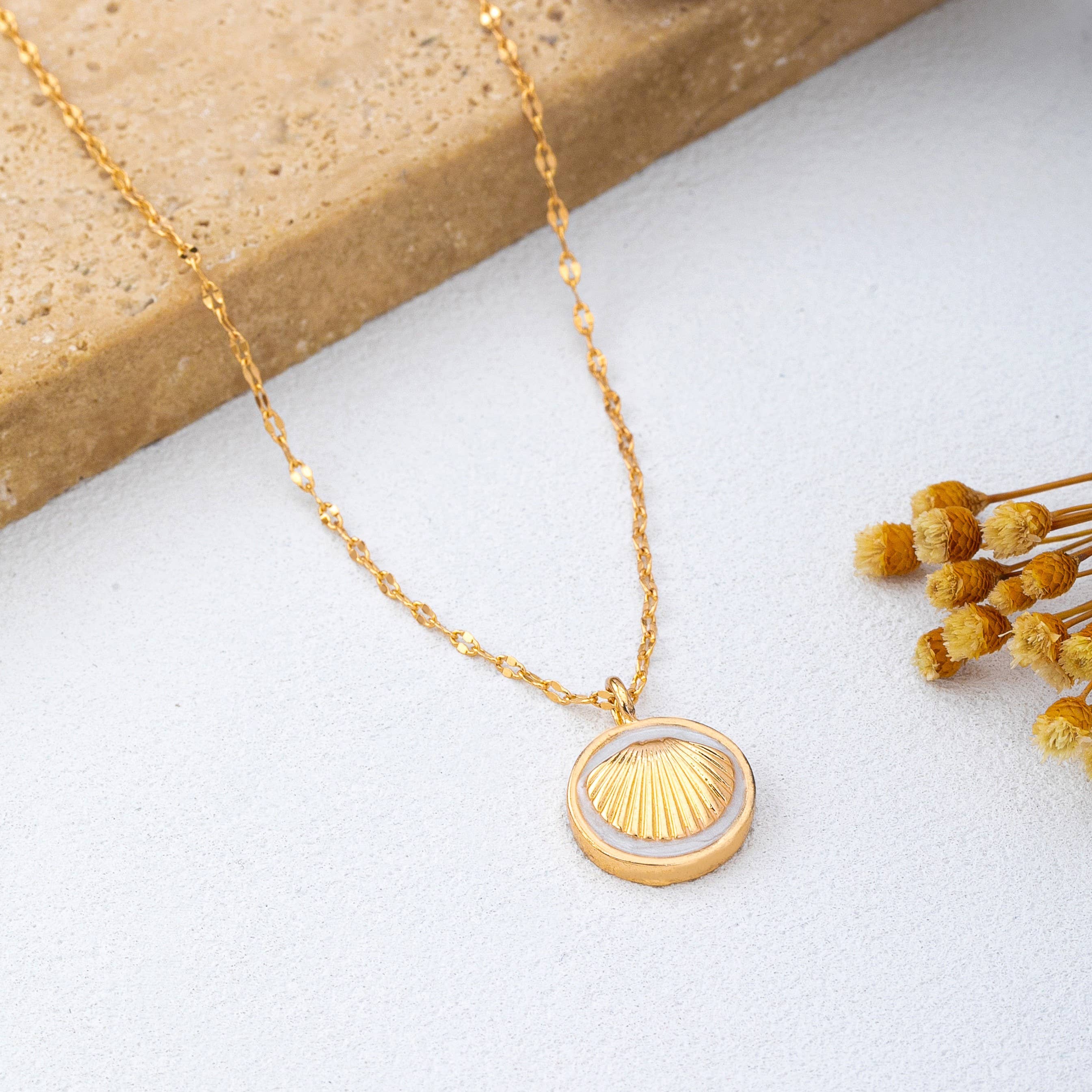 Gold Seashell MOP Medallion Necklace | 80N93074