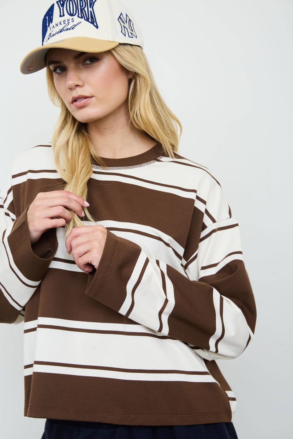 WIDE STRIPE CREW NECK LONG SLEEVE KNIT SWEATSHIRT