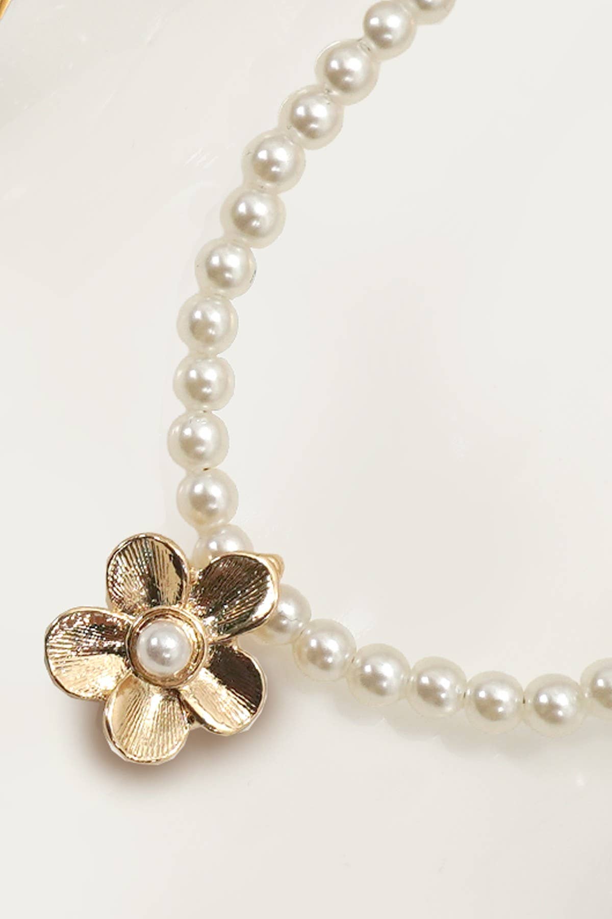 Minimalist Floral Pendant Necklace | 40NK9716