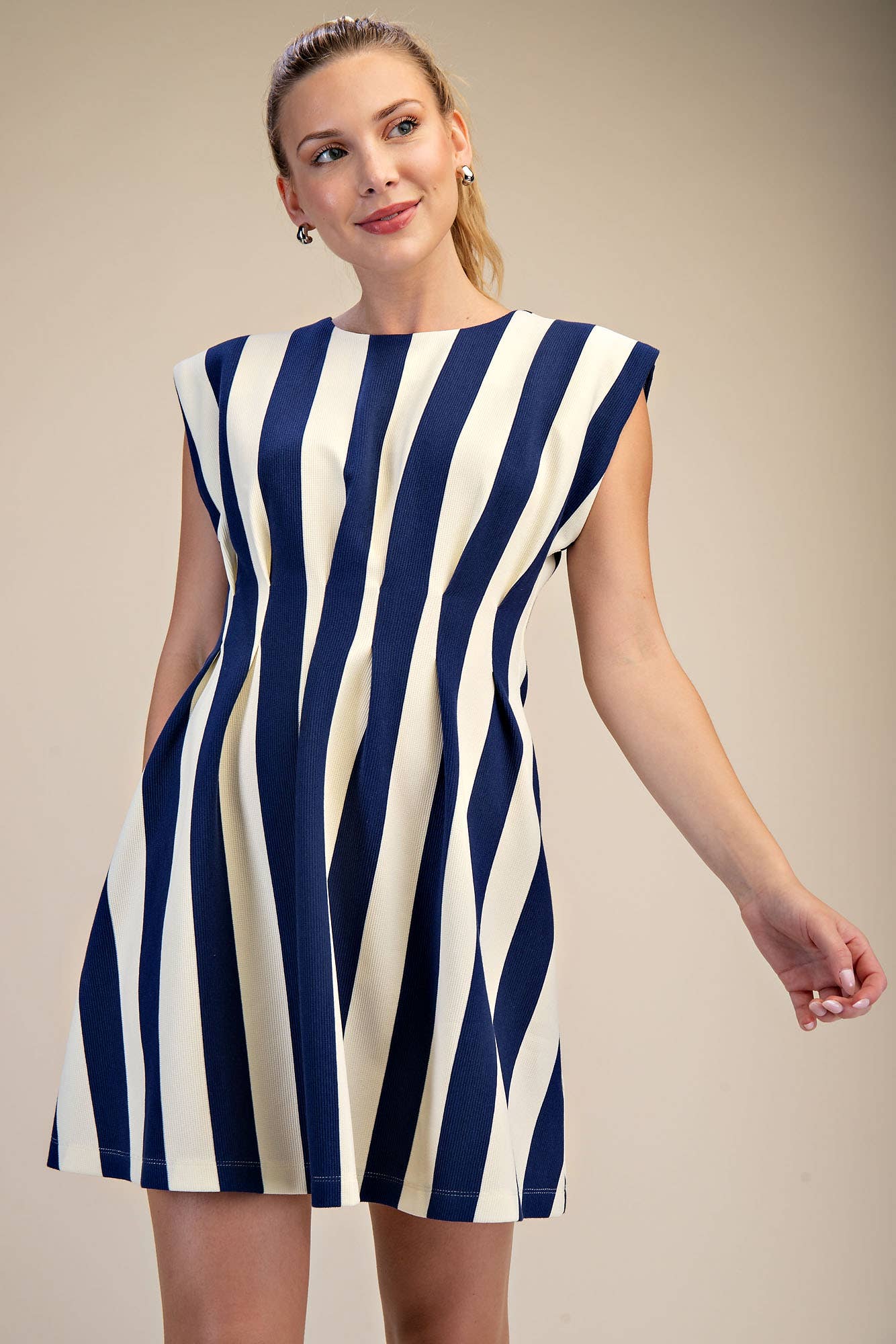 Round Neck Waist Pleated Mini Dress