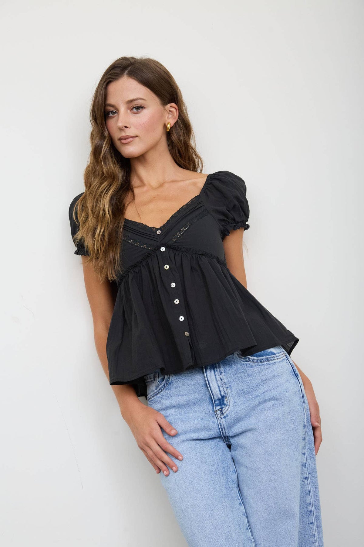 V NECK LADDER LACE PUFF SLEEVE BUTTON DOWN TOP