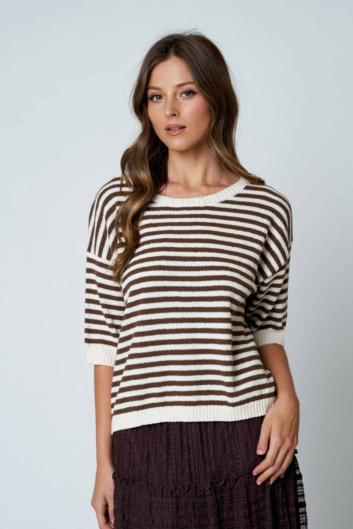 STRIPE CONTRAST TRIM SHORT SLEEVE KNIT SWEATER