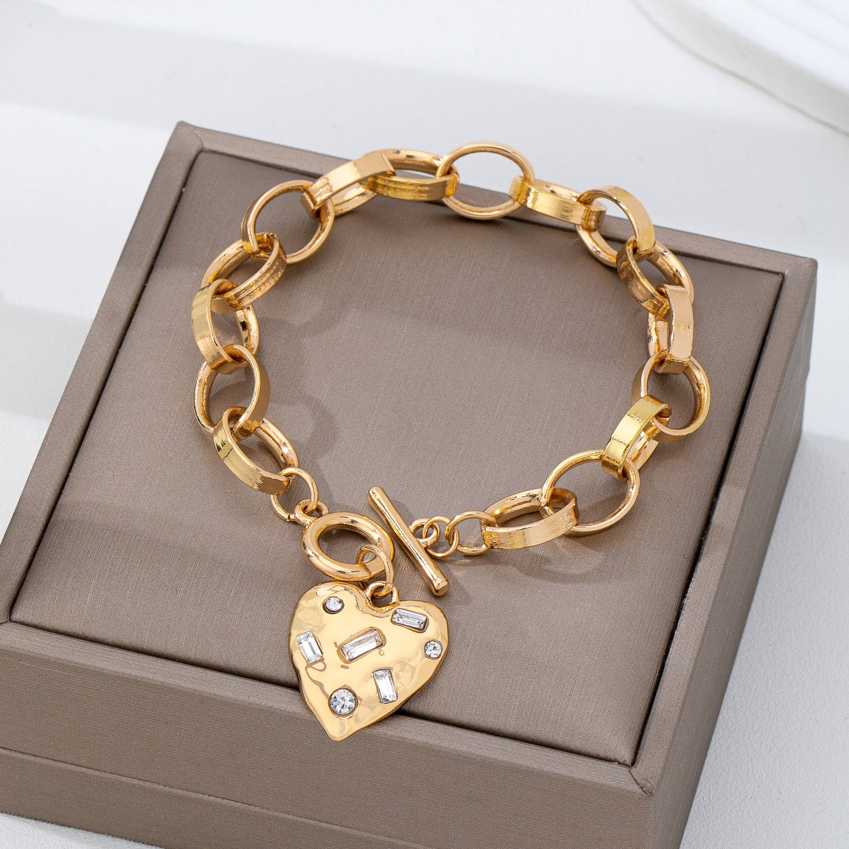 Crystal Heart Toggle Bracelet | 80B1741