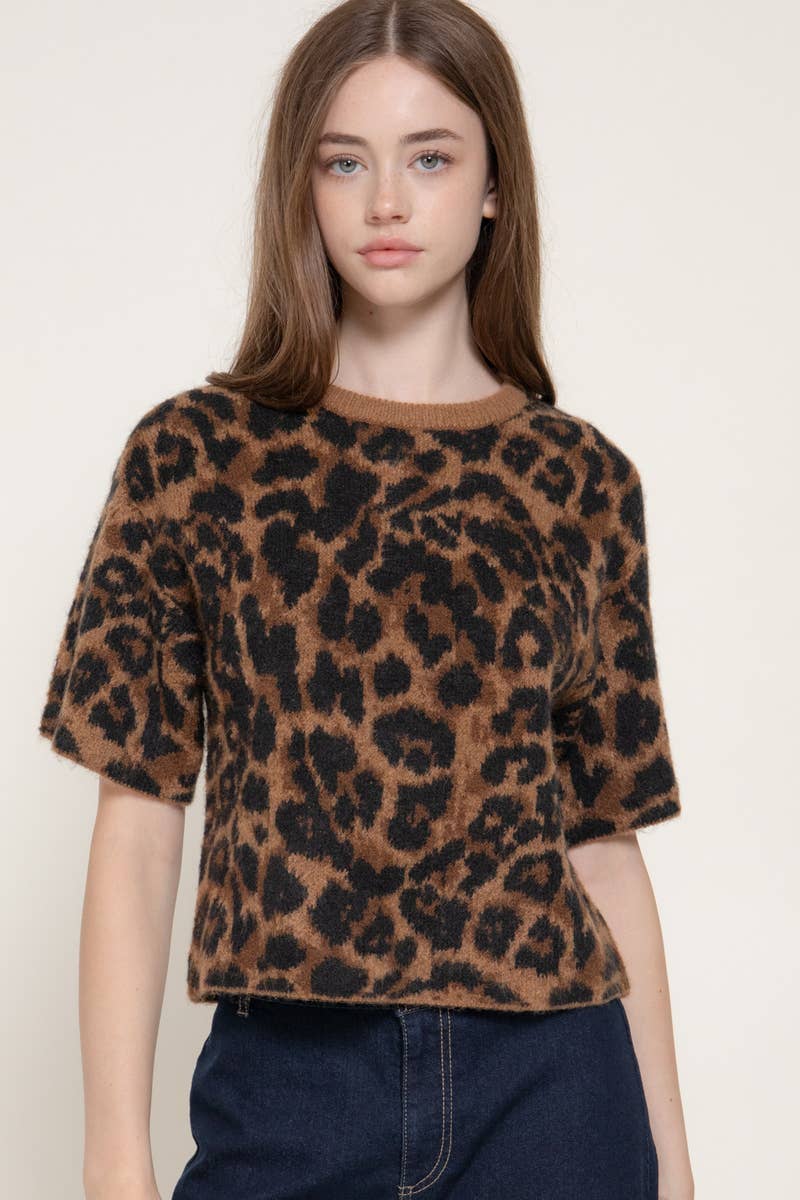 Short Sleeve Leopard Jacquard Sweater Top
