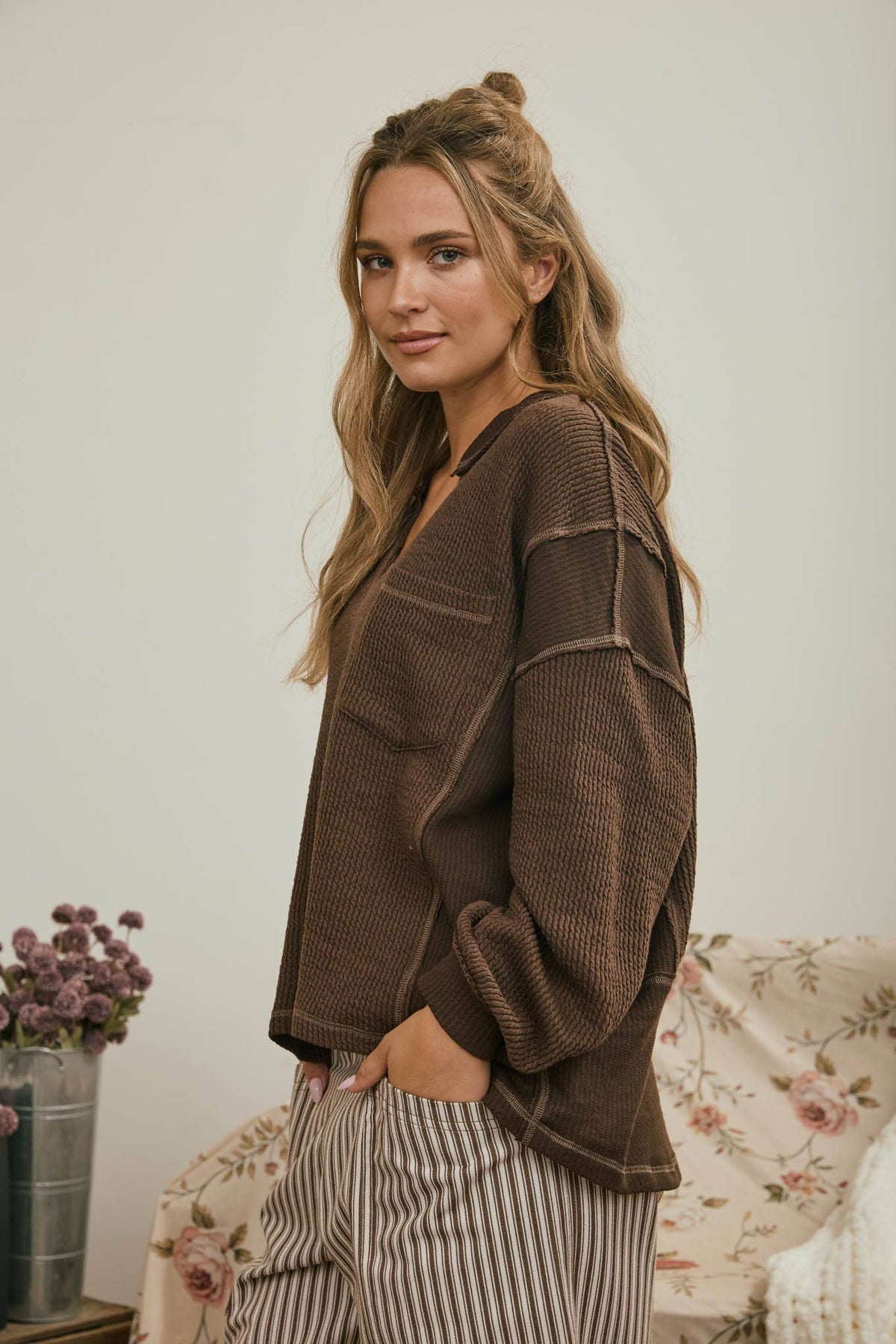 SPLIT NECK RAW EDGE LONG SLEEVE RIBBED KNIT TOP