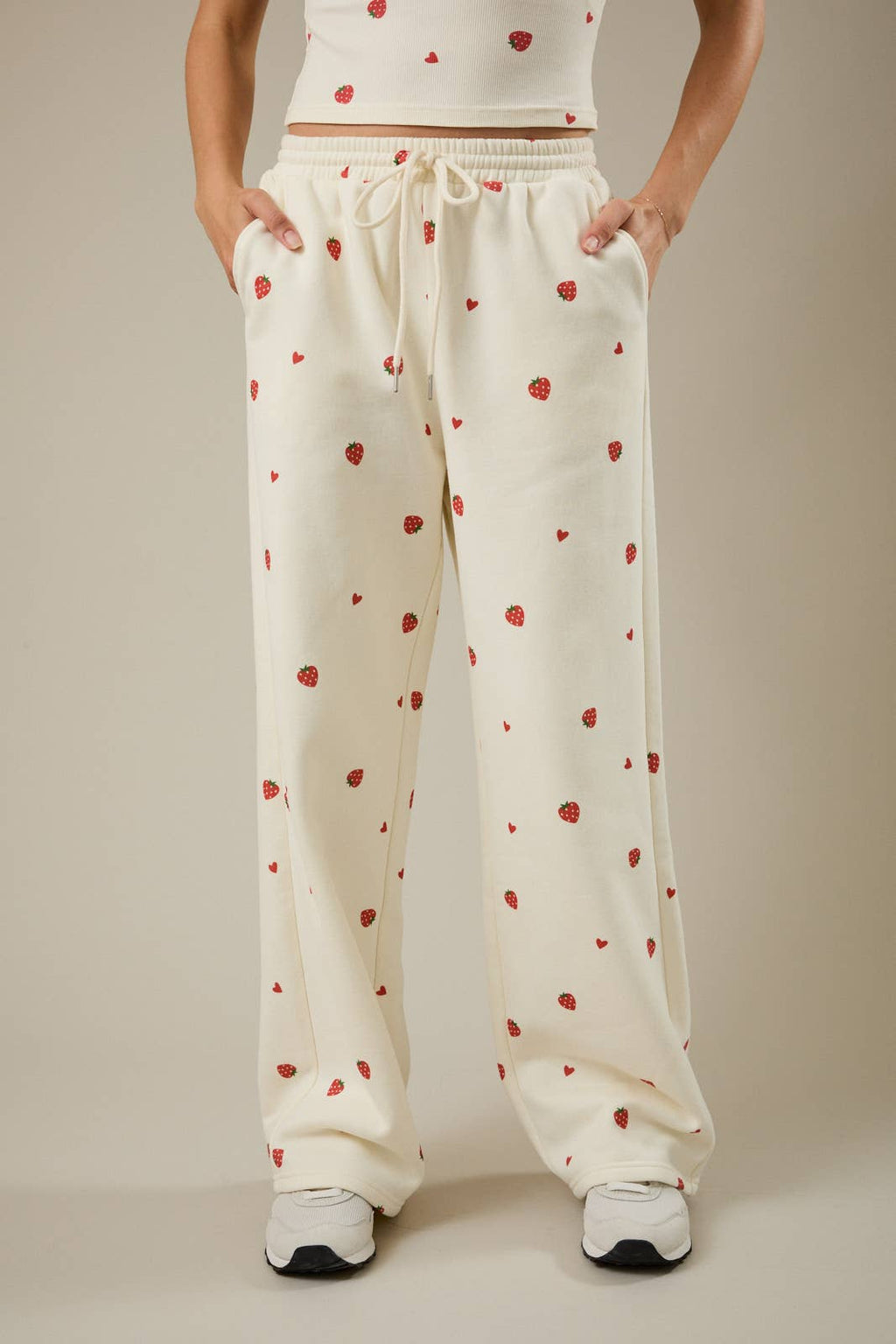 STRAWBERRY PRINT SWEATPANTS
