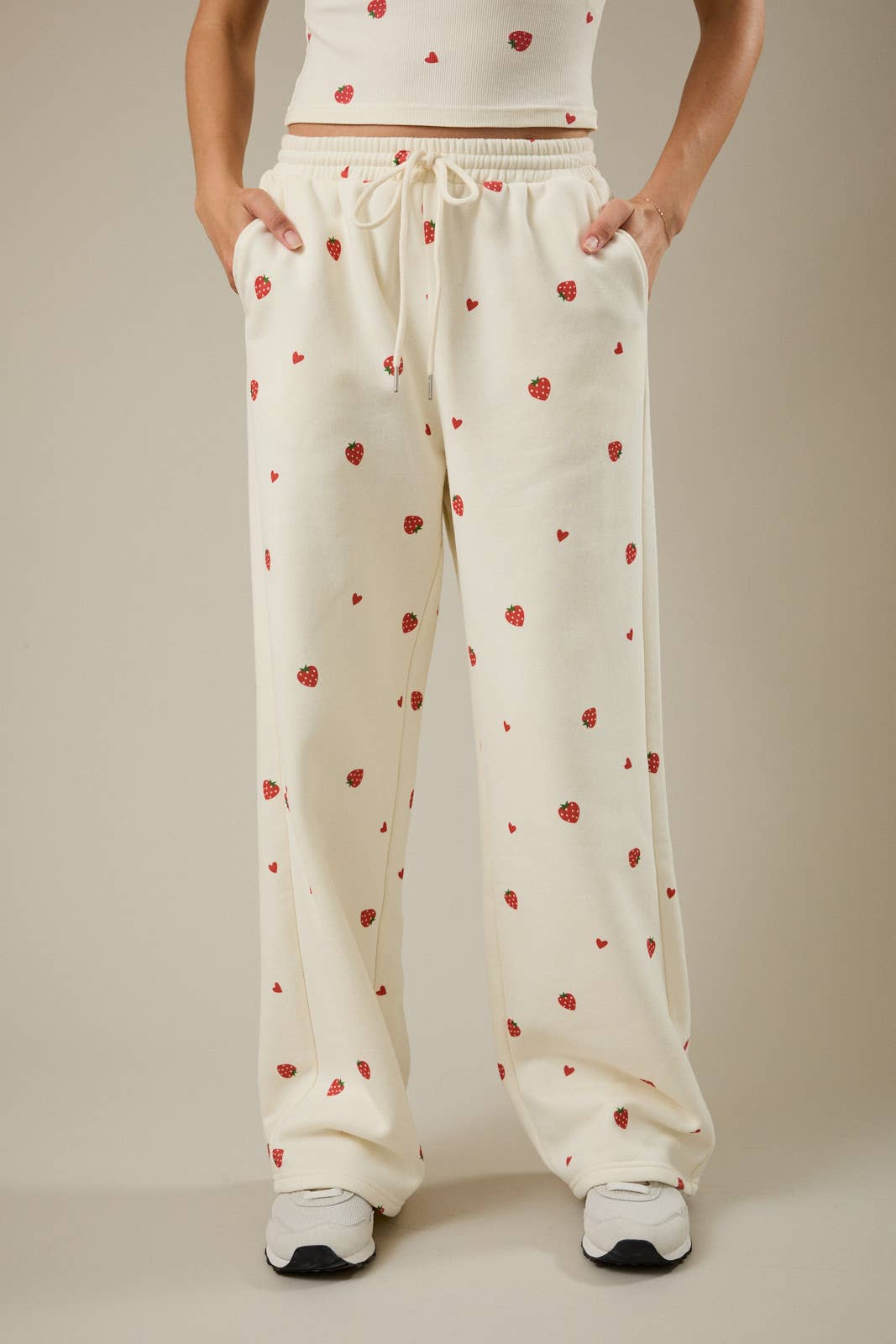 STRAWBERRY PRINT SWEATPANTS