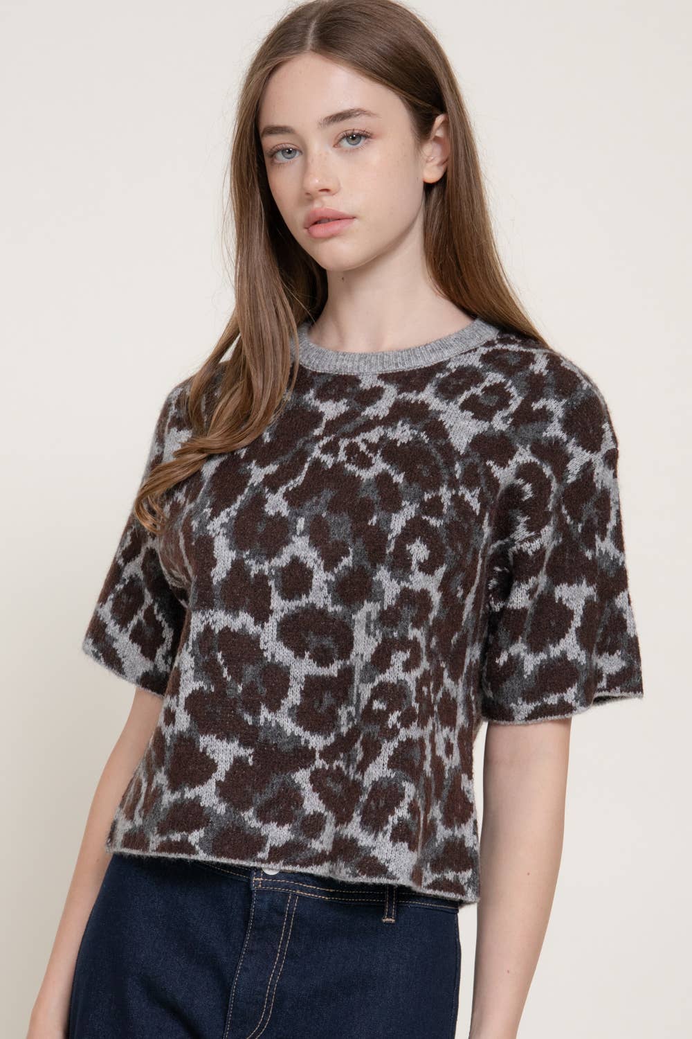 Short Sleeve Round Neck Leopard Jacquard Sweater Top