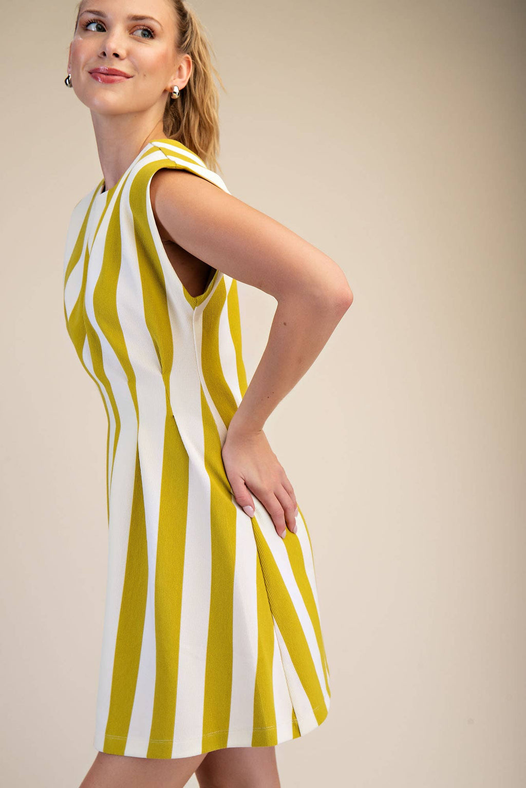 Round Neck Waist Pleated Mini Dress