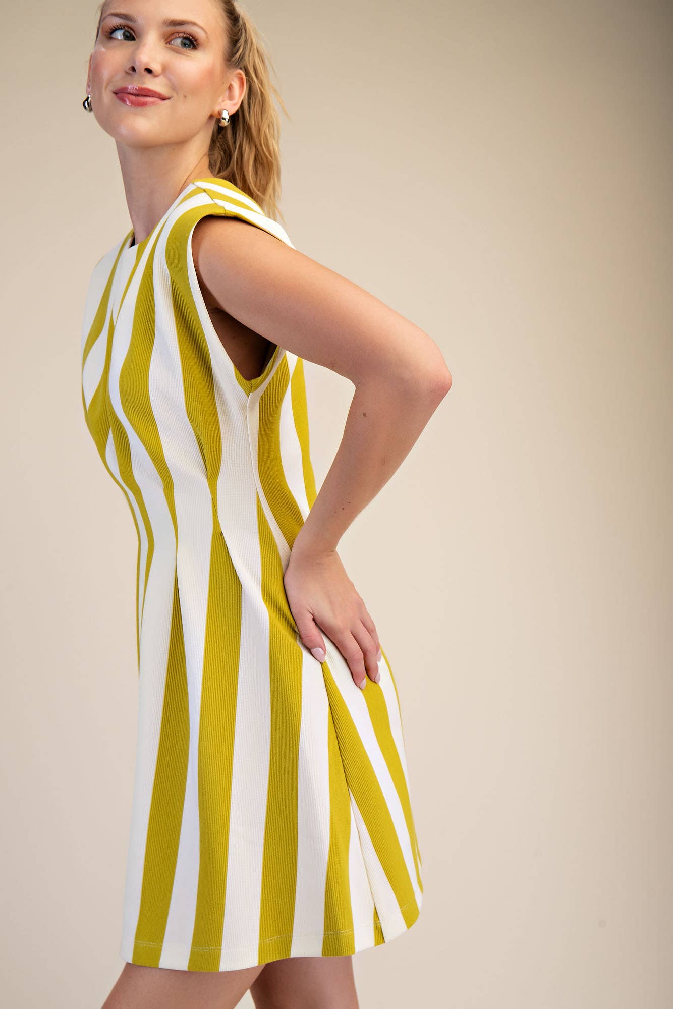 Round Neck Waist Pleated Mini Dress
