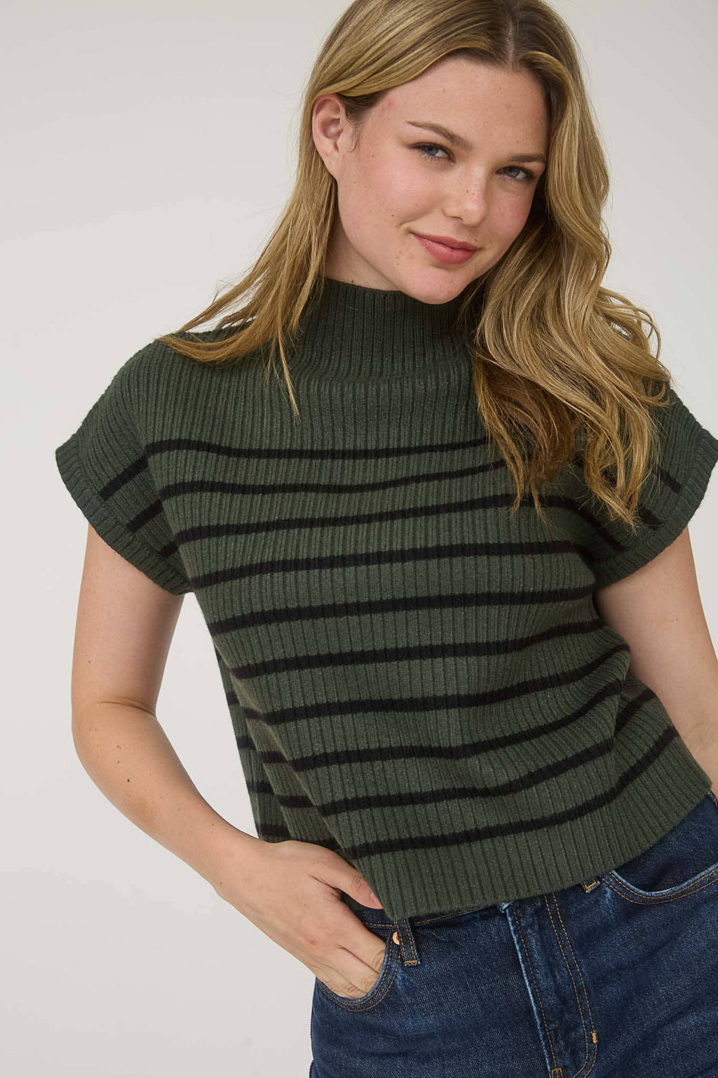 STRIPE MOCK NECK SHORT SLEEVE KNIT SWEATER