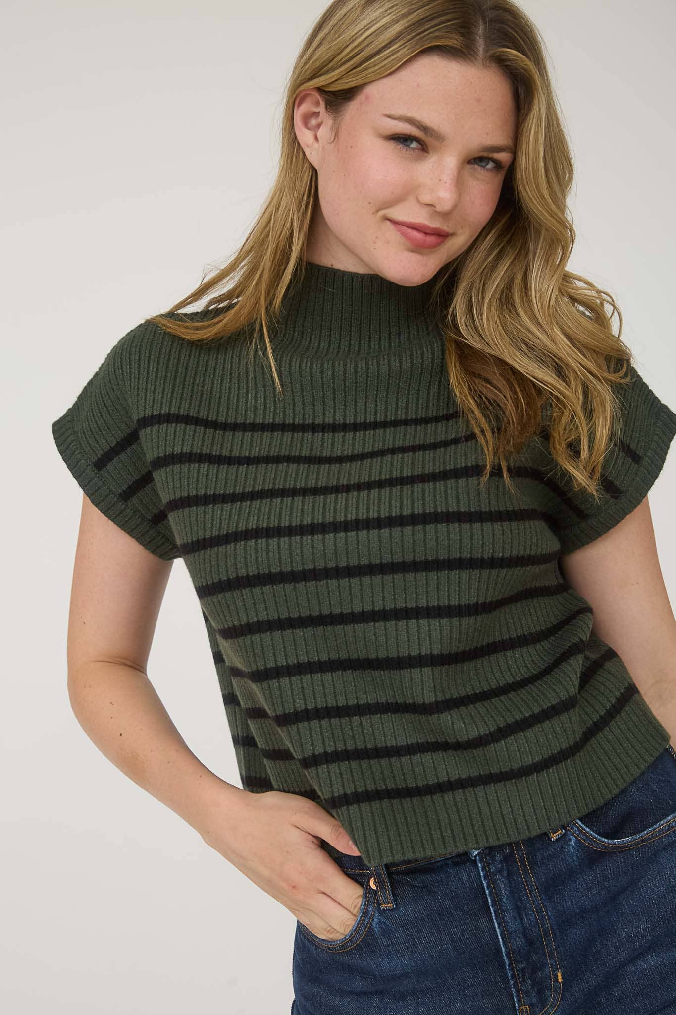 STRIPE MOCK NECK SHORT SLEEVE KNIT SWEATER