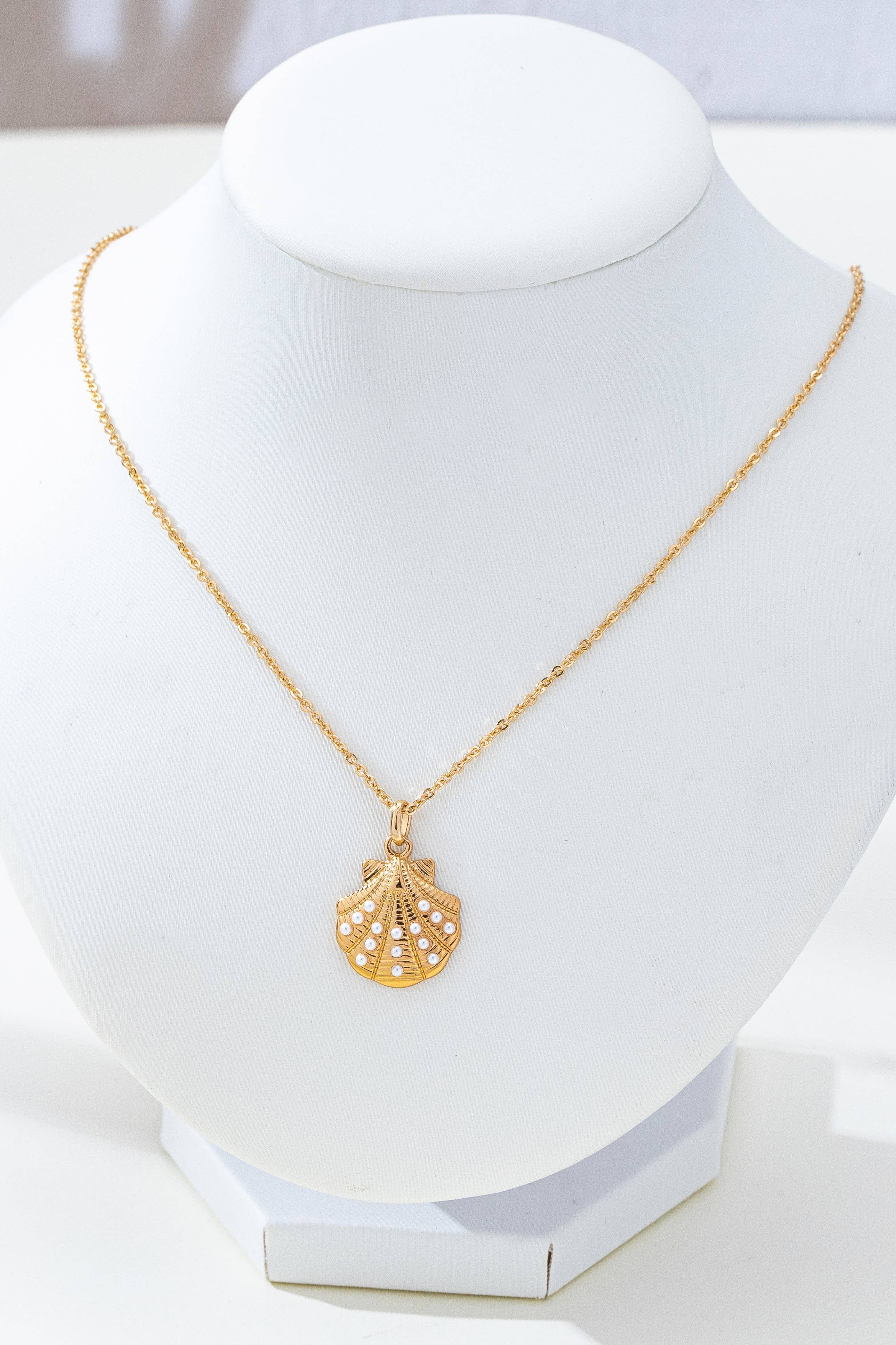 Pearl-Accented Shell Pendant Necklace | 80N92915