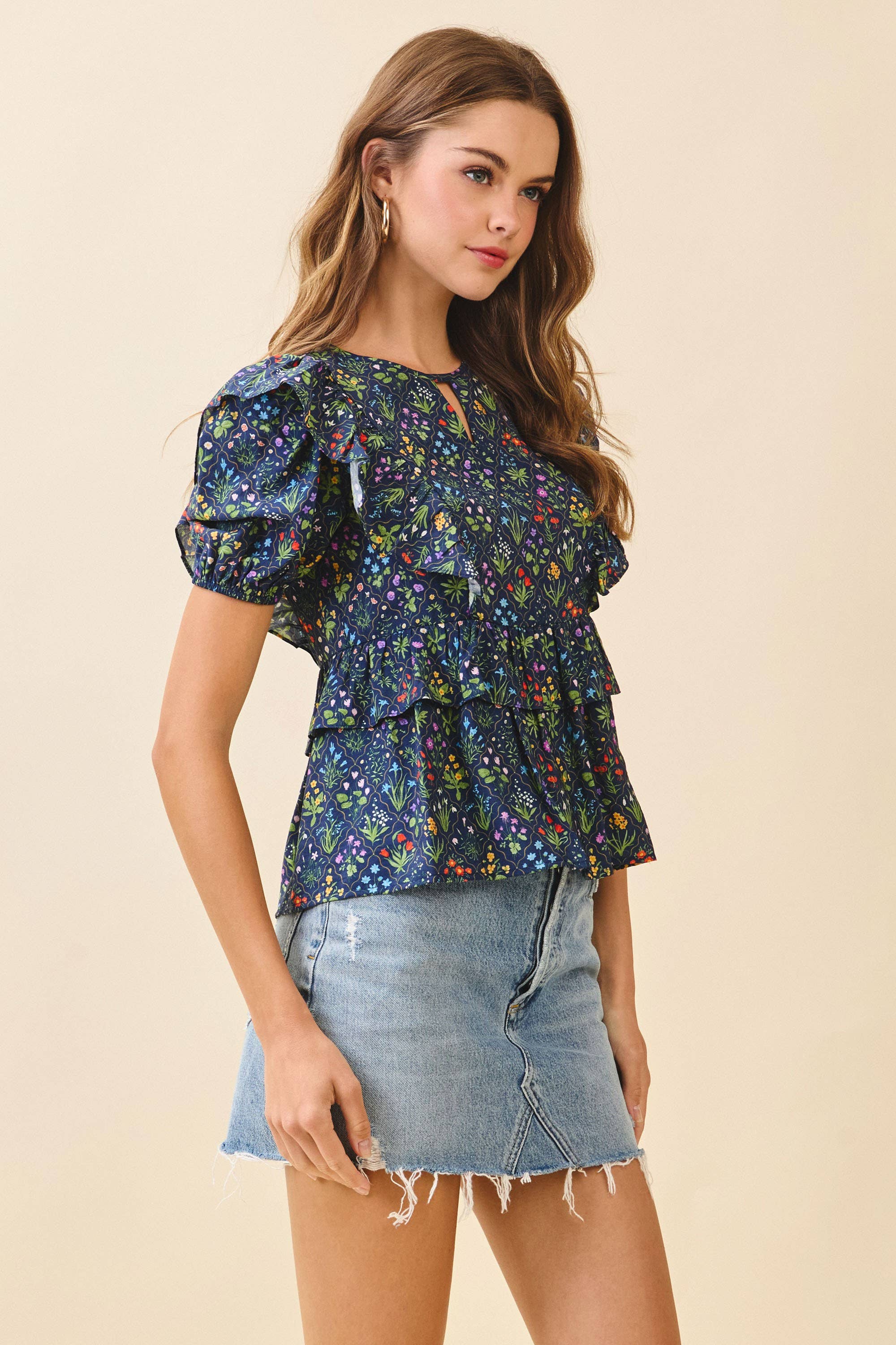 CT9658-Floral Print Front Keyhole Layered Peplum Hem Top