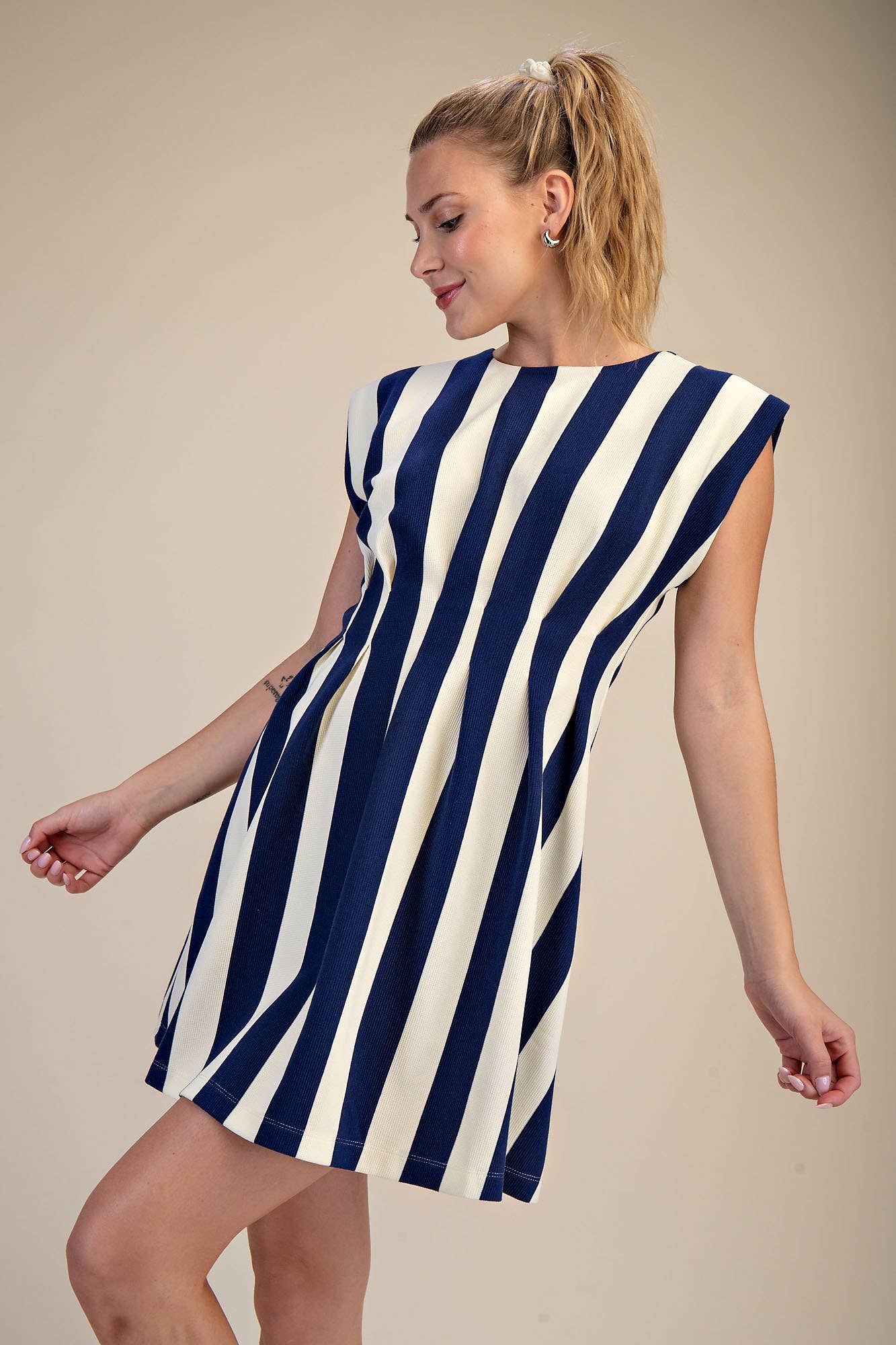 Round Neck Waist Pleated Mini Dress