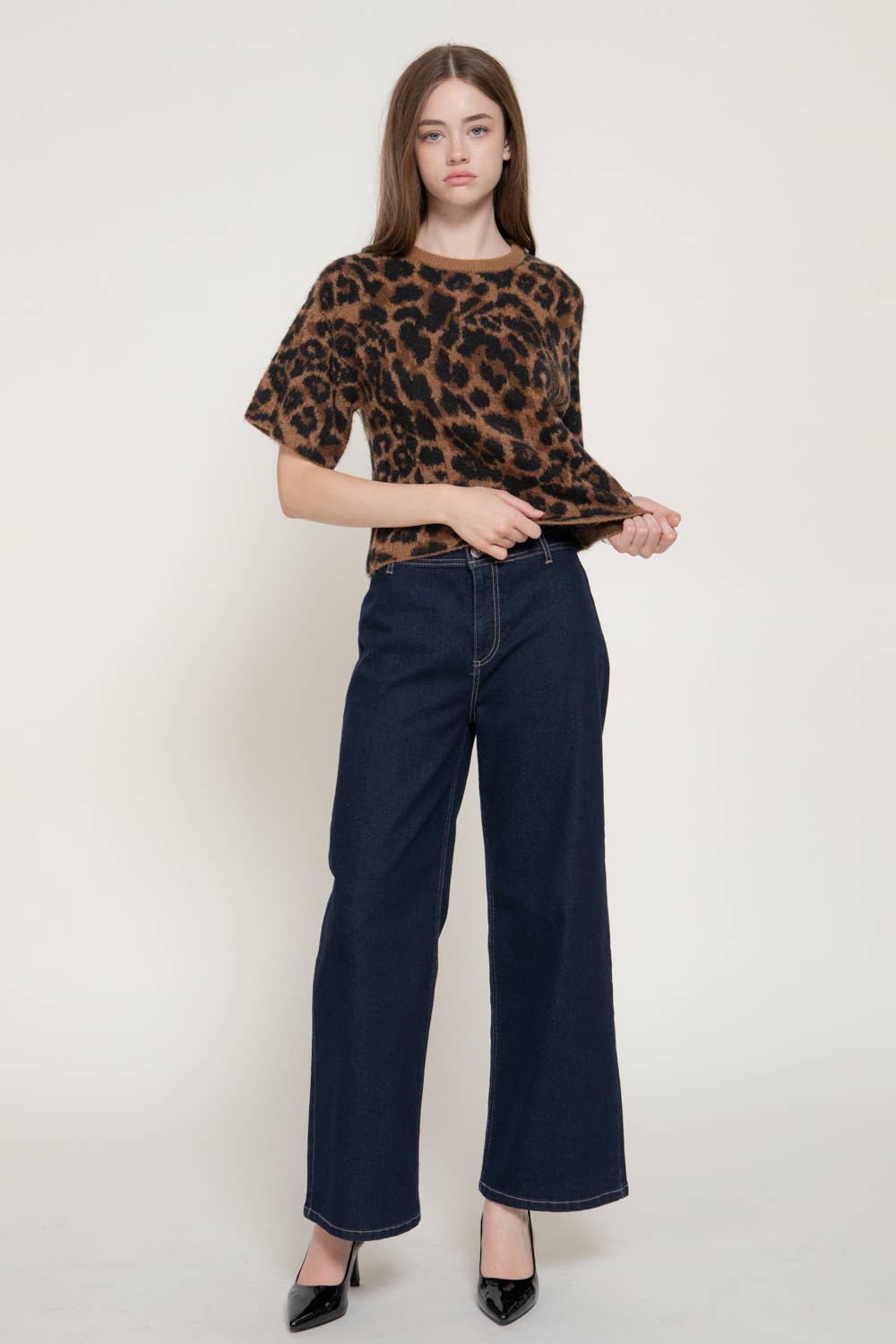 Short Sleeve Round Neck Leopard Jacquard Sweater Top