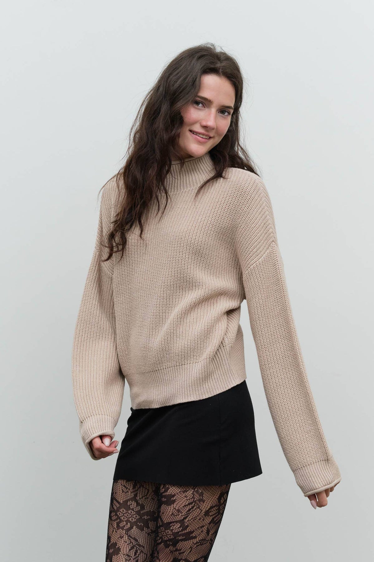 RIBBED ROLLED MOCK NECK CROPPED KNIT SWEATER