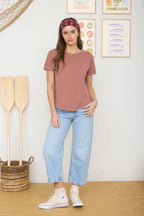 ROUND NECK SHORT SLEEVE EXPOSED SEAM KNIT TOP