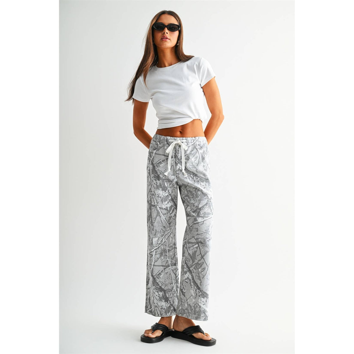 HIGH-RISE WIDE ANKLE JOGGER
