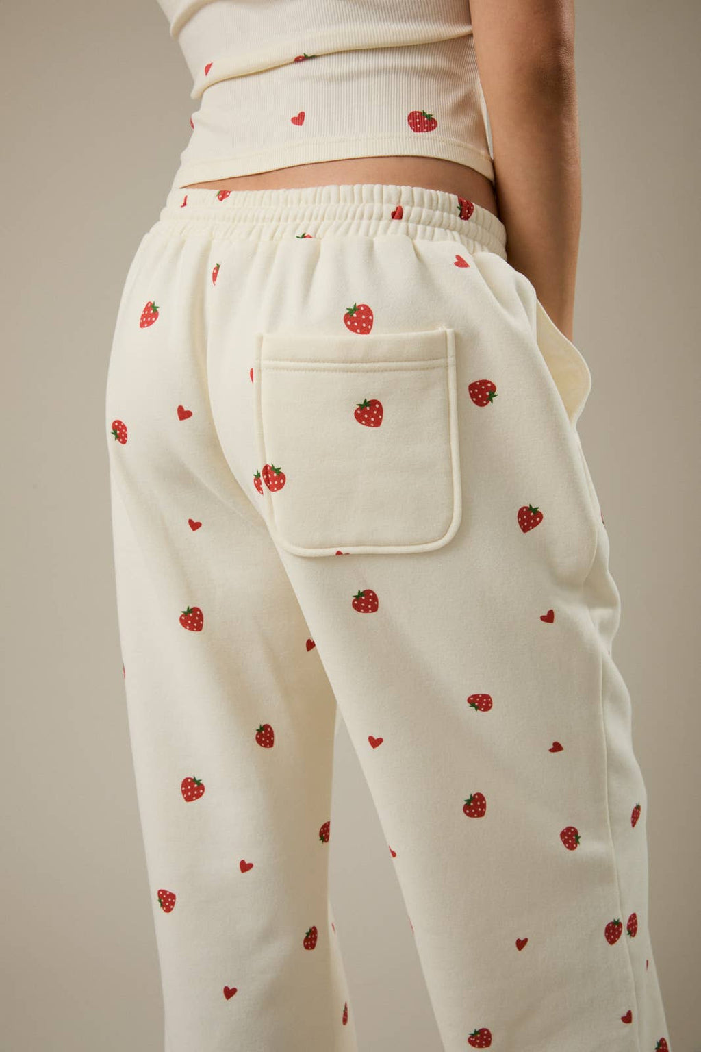 STRAWBERRY PRINT SWEATPANTS