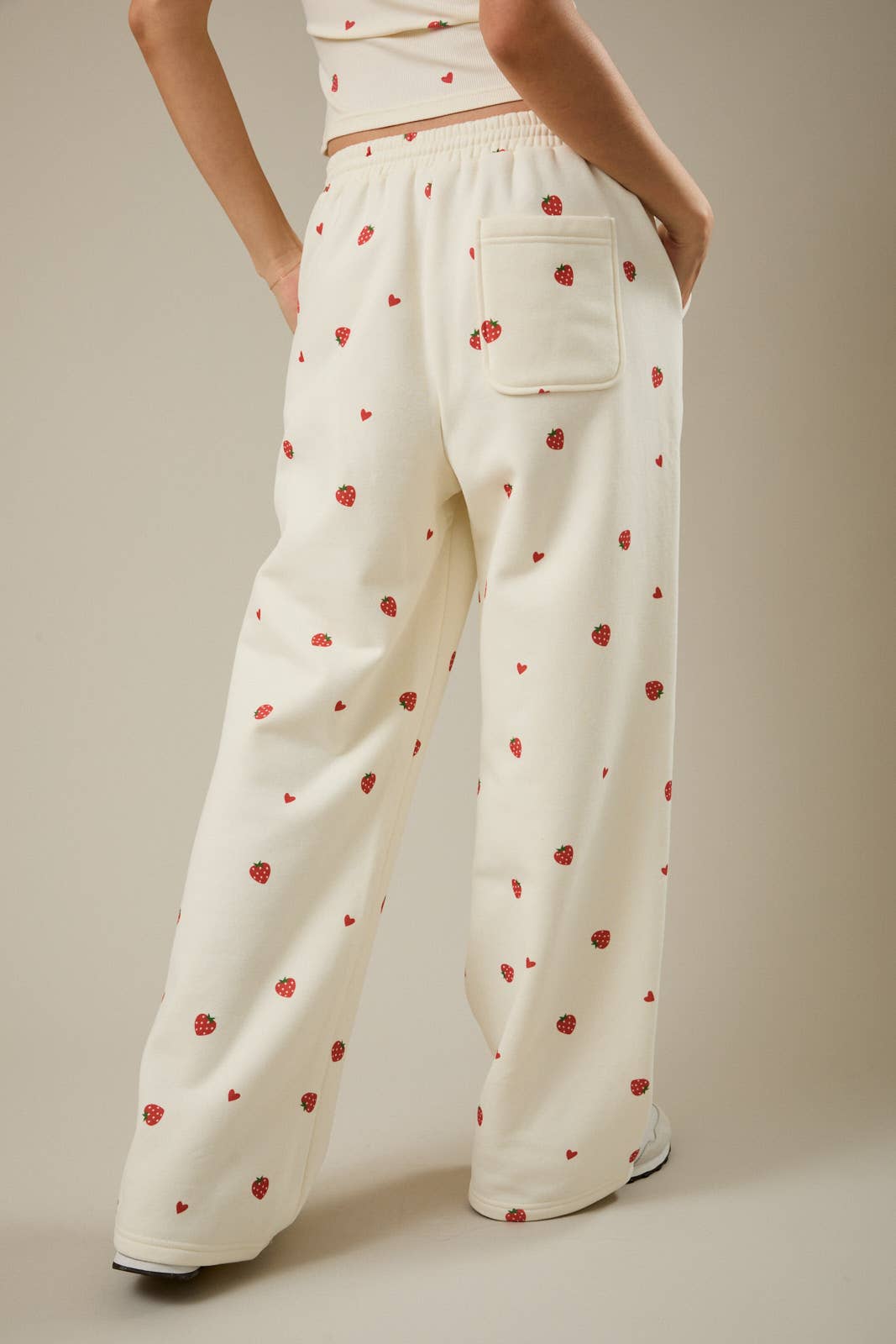 STRAWBERRY PRINT SWEATPANTS