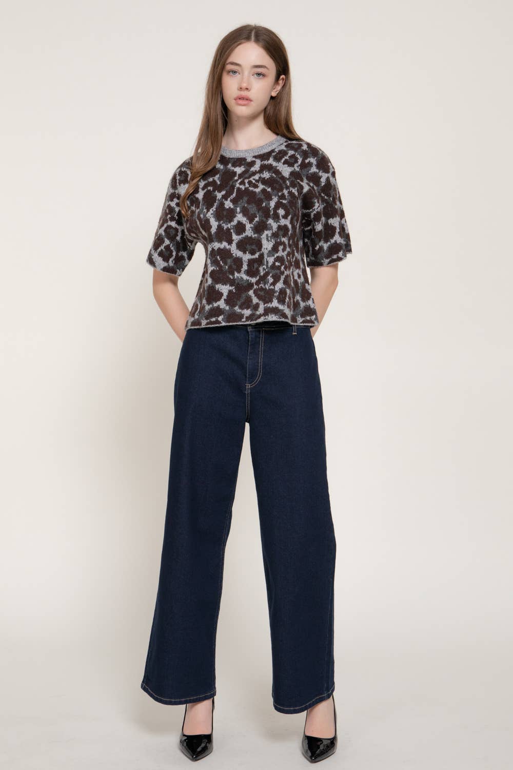 Short Sleeve Round Neck Leopard Jacquard Sweater Top