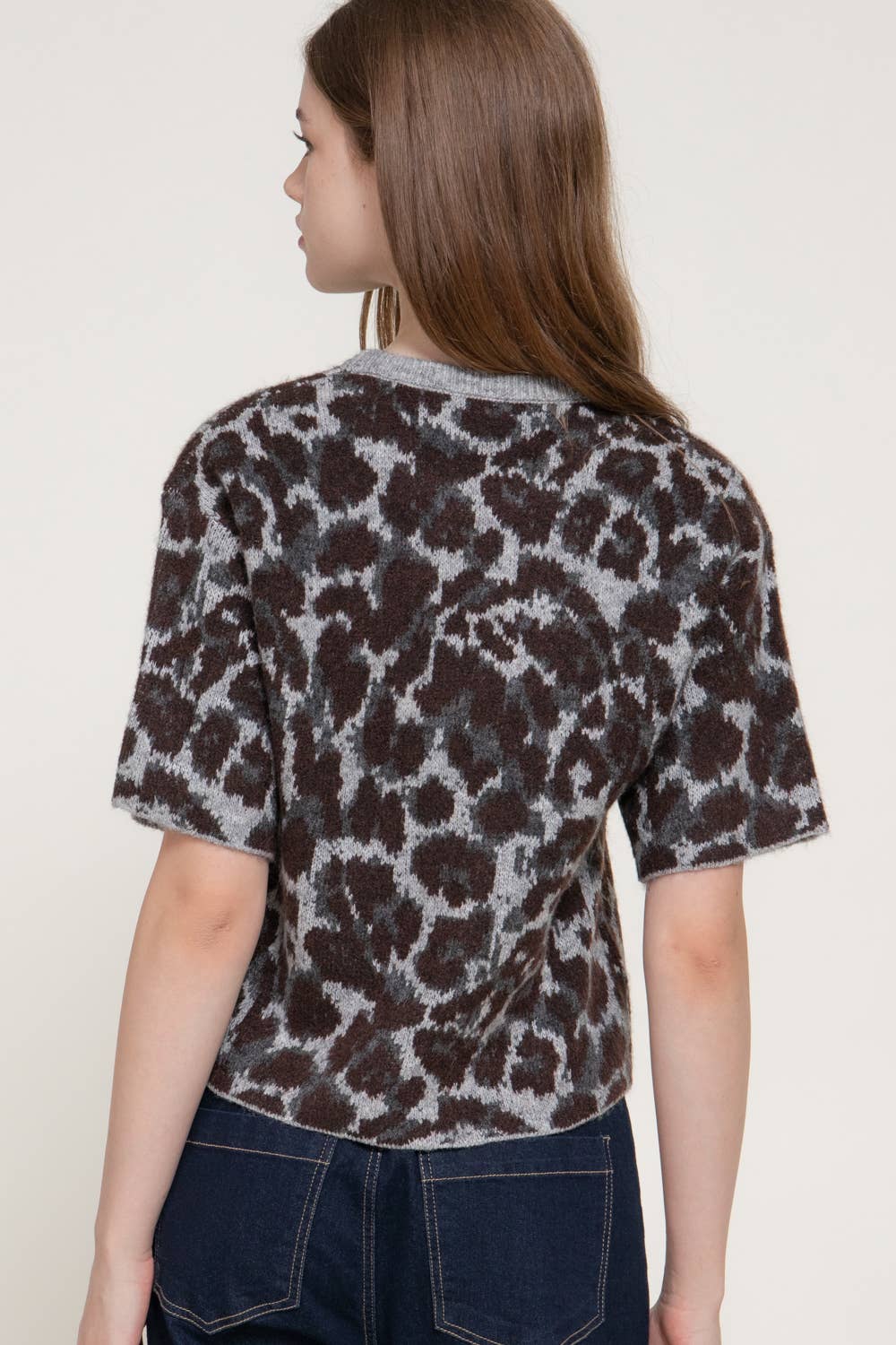 Short Sleeve Round Neck Leopard Jacquard Sweater Top