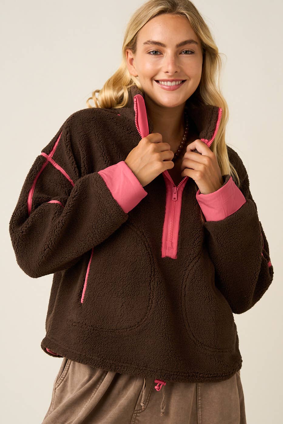HALF ZIP CONTRAST DETAIL FLEECE SWEATSHIRT
