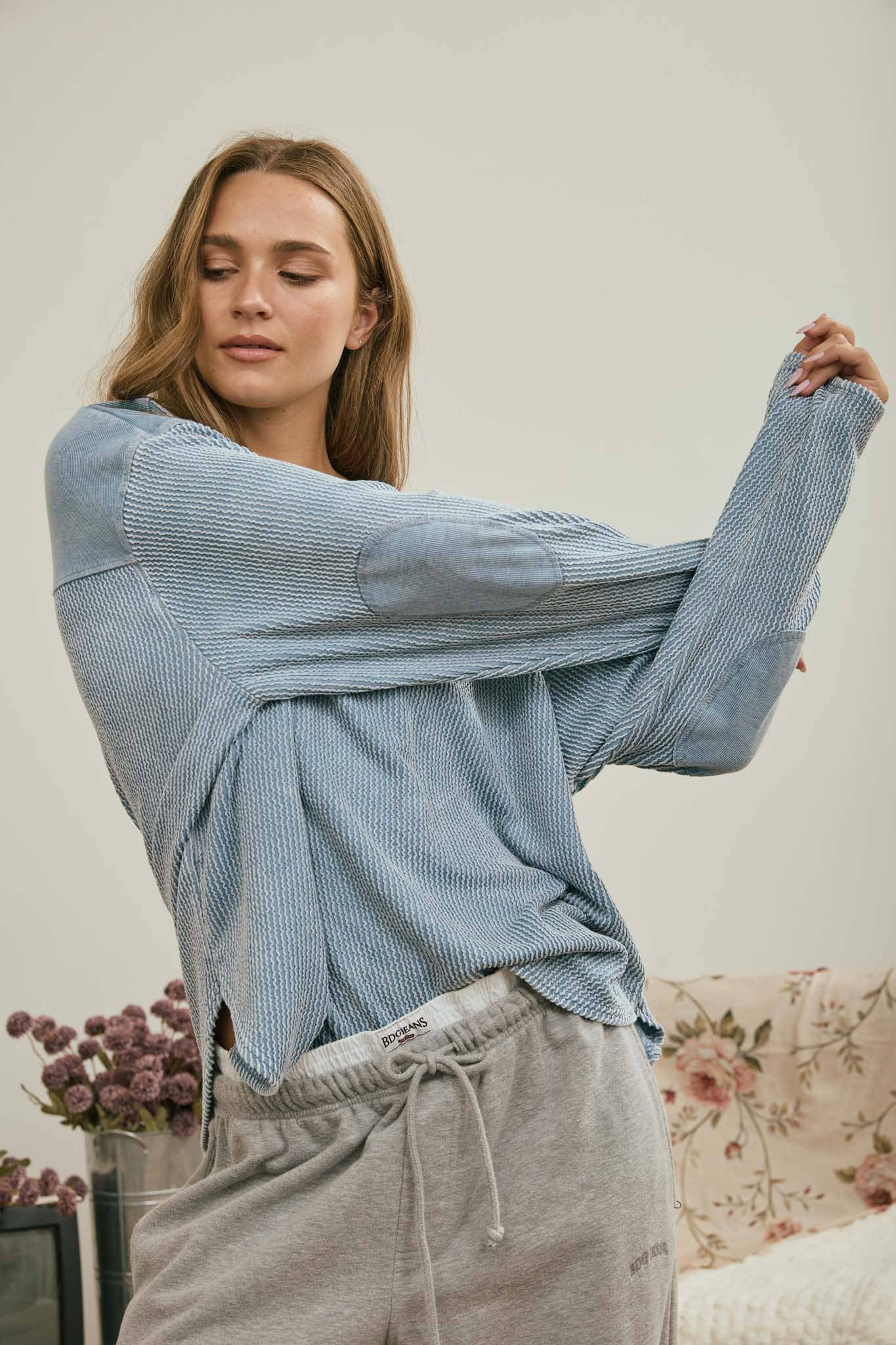 BOXY TEXTURED LONG SLEEVE WASHED KNIT TOP