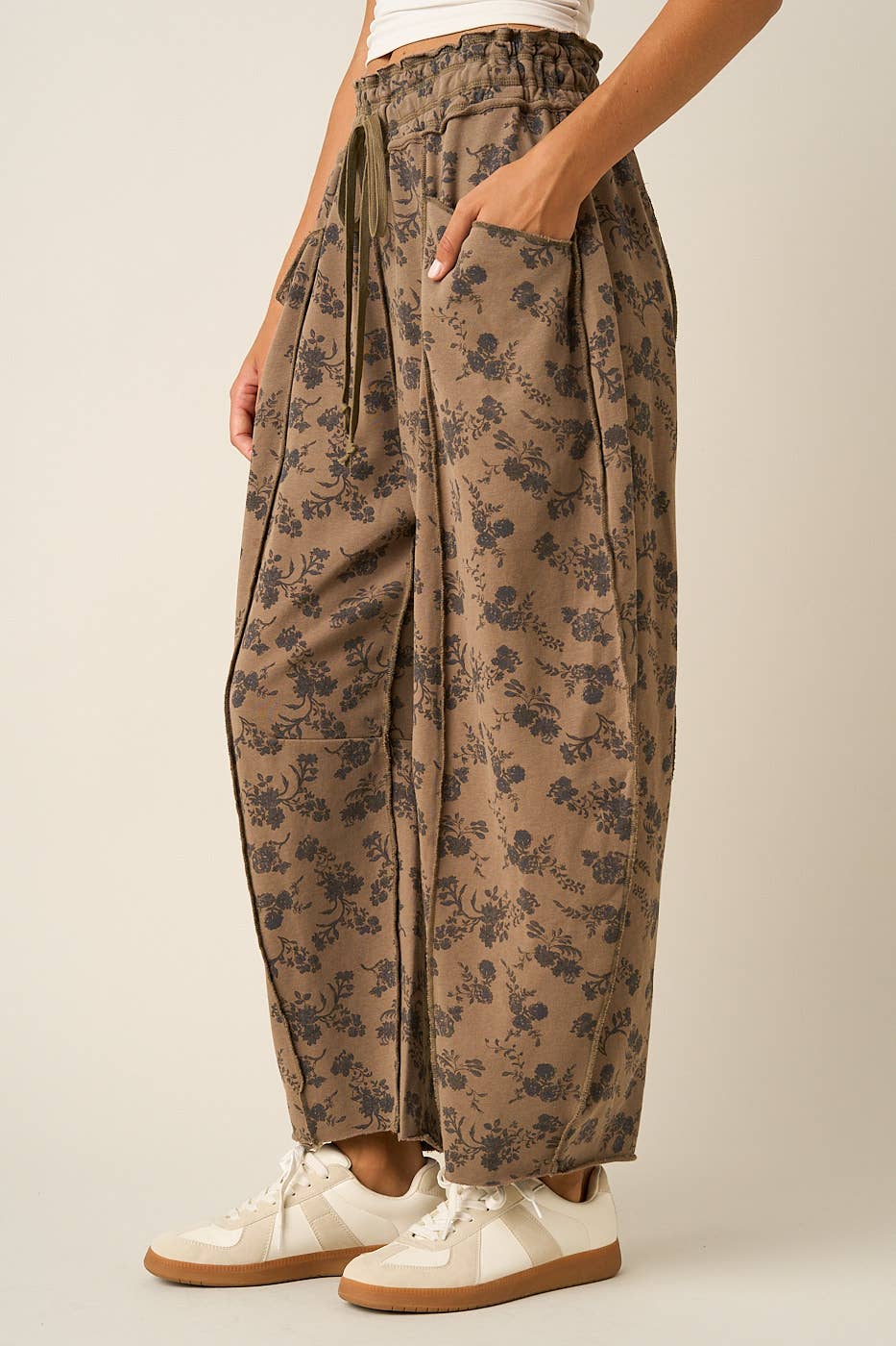 BLUE FLORAL PRINT SEAM DETAIL PULL ON BARREL PANTS