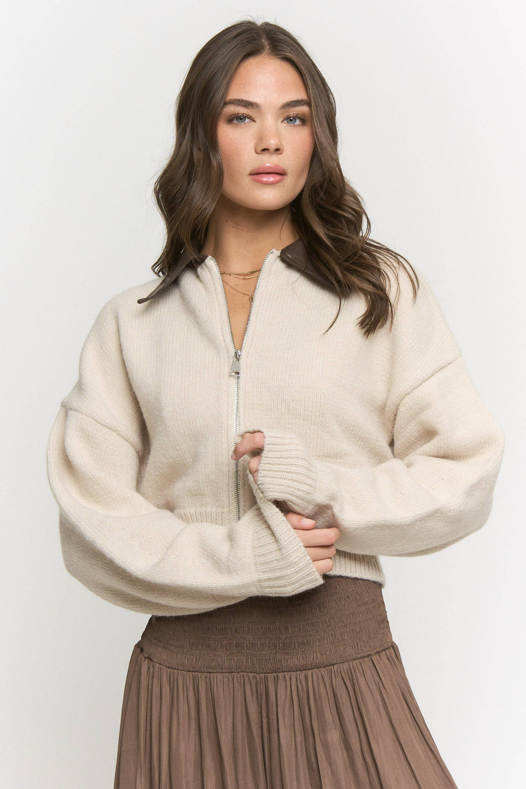 CONTRAST COLLAR ZIP-UP SWEATER