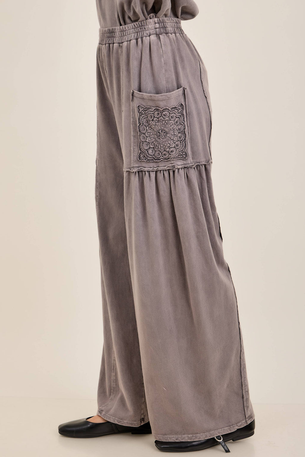 Mineral Washed Boho Trim Patched Pockets Pants HP7542