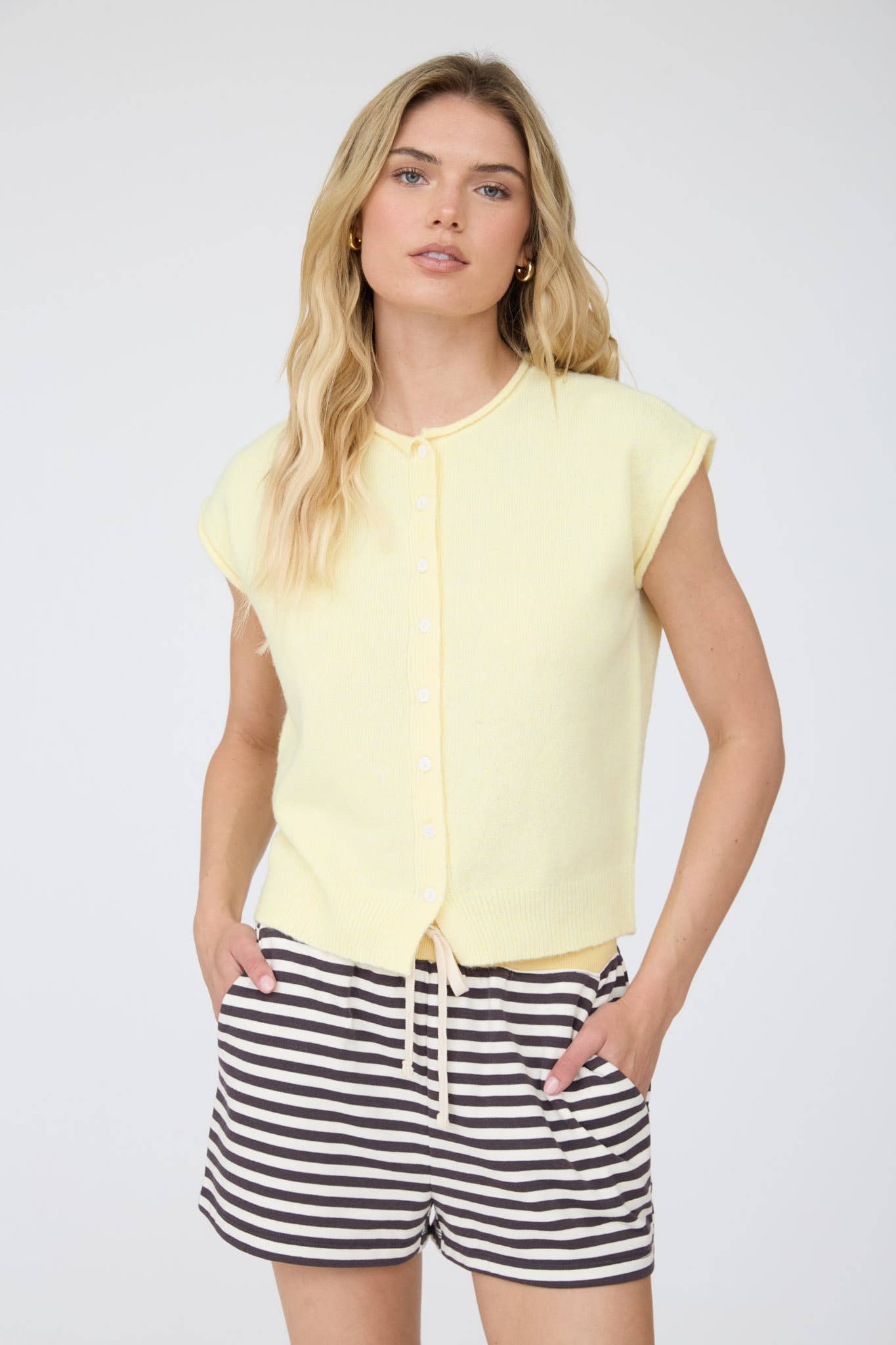 RAW EDGE SLEEVELESS LIGHTWEIGHT CARDIGAN