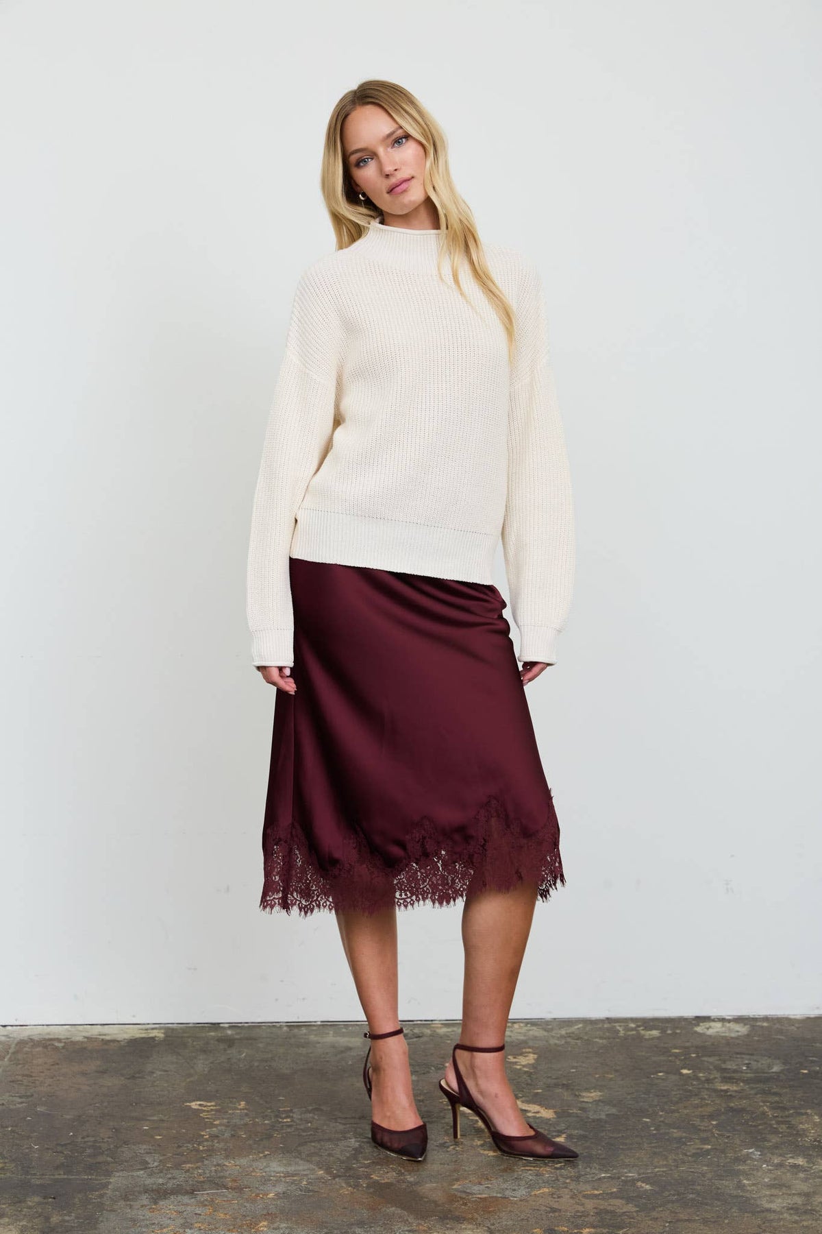 RIBBED ROLLED MOCK NECK CROPPED KNIT SWEATER