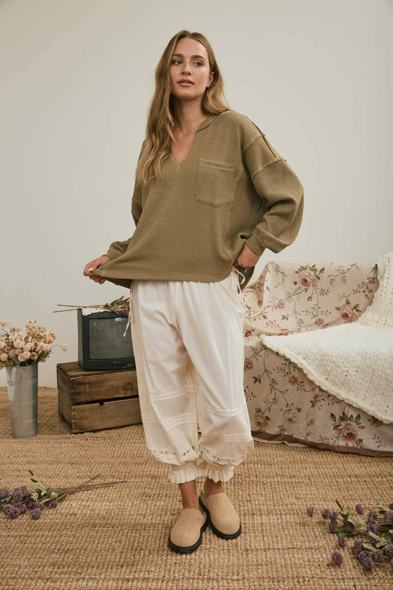 SPLIT NECK RAW EDGE LONG SLEEVE RIBBED KNIT TOP