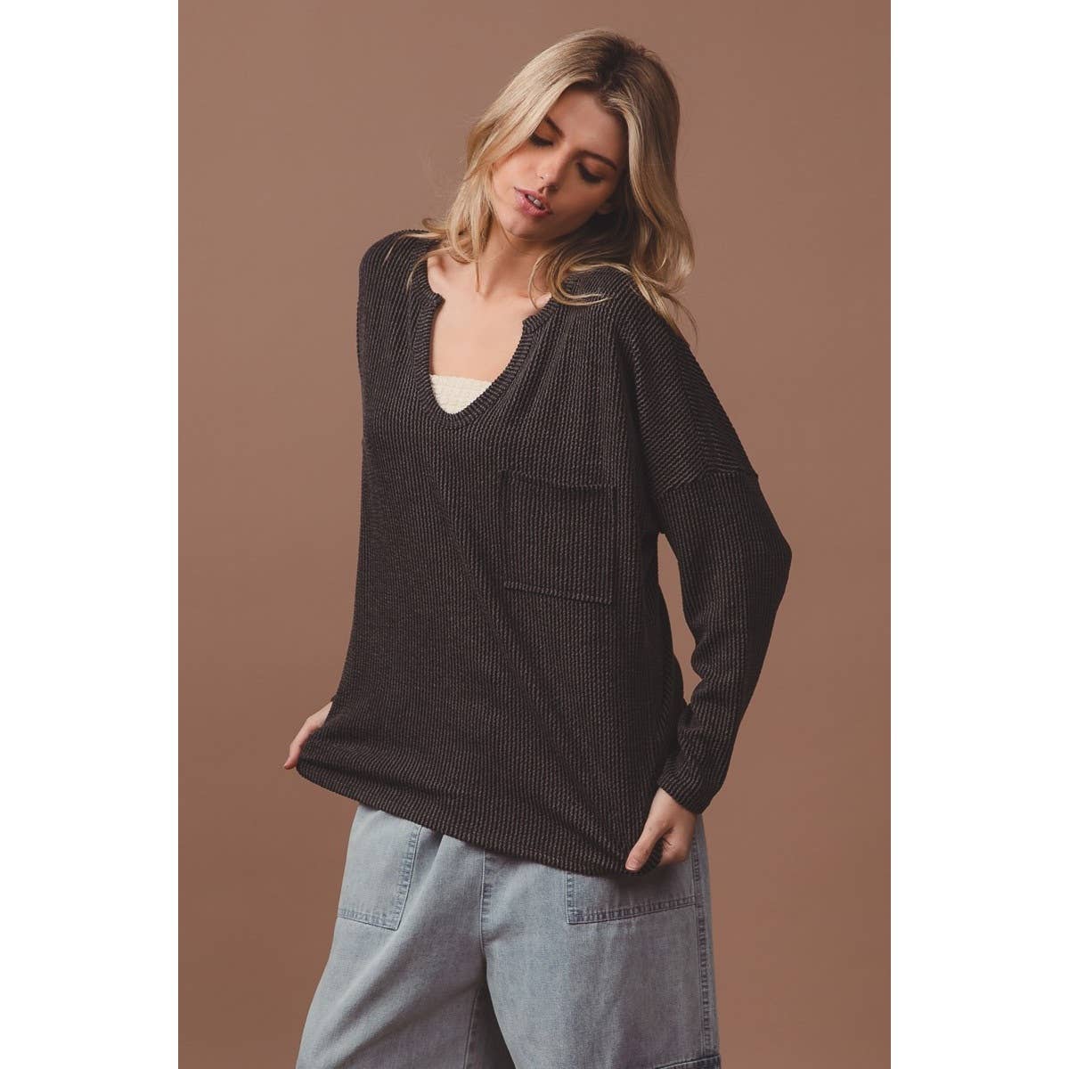 WAVY TWO TONE RIB NOTCH NECK PATCH POCKET TOP