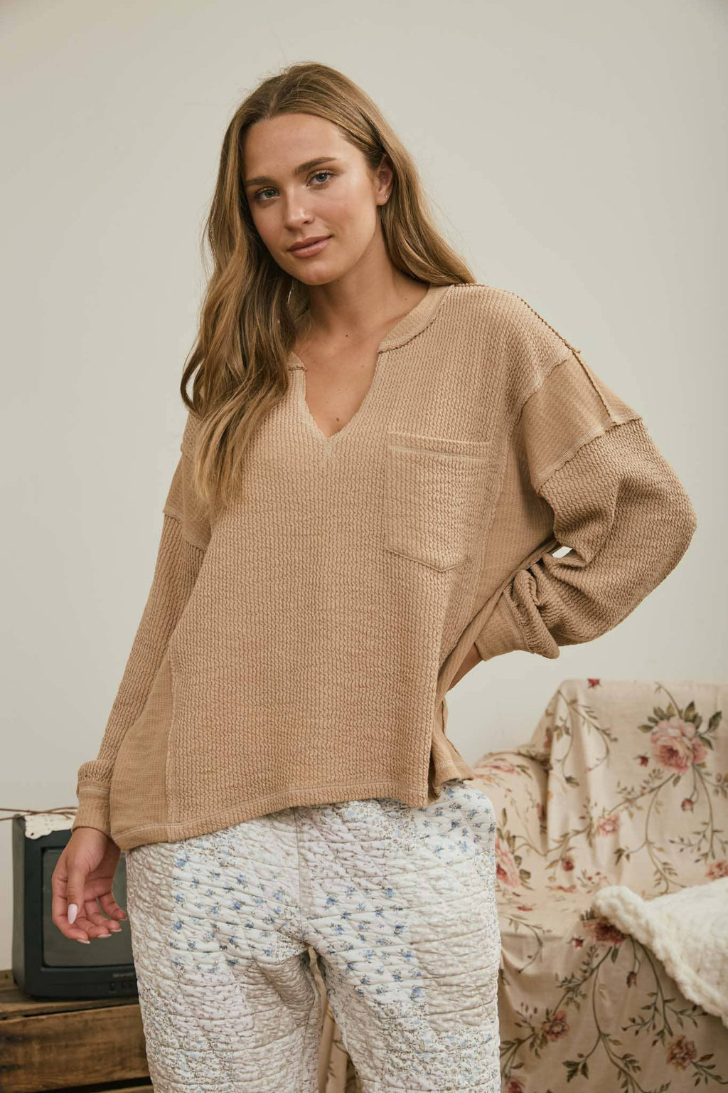 SPLIT NECK RAW EDGE LONG SLEEVE RIBBED KNIT TOP