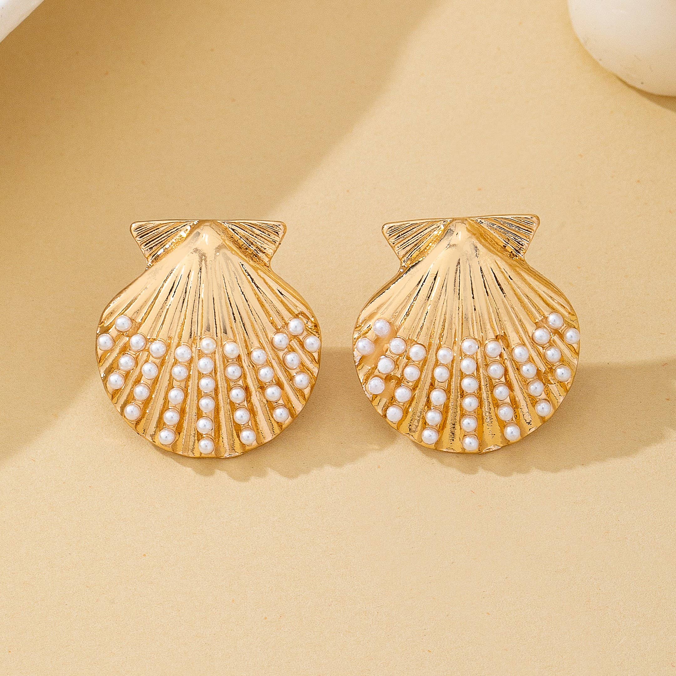 Scalloped Shell Pearl Stud Earrings | 80E62126