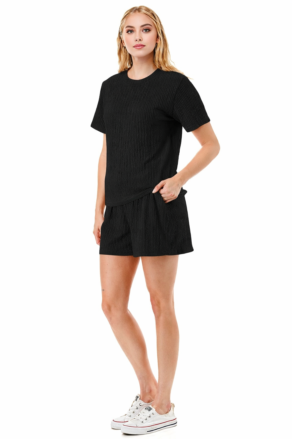Solid color waved monochrome round neck top with shorts set