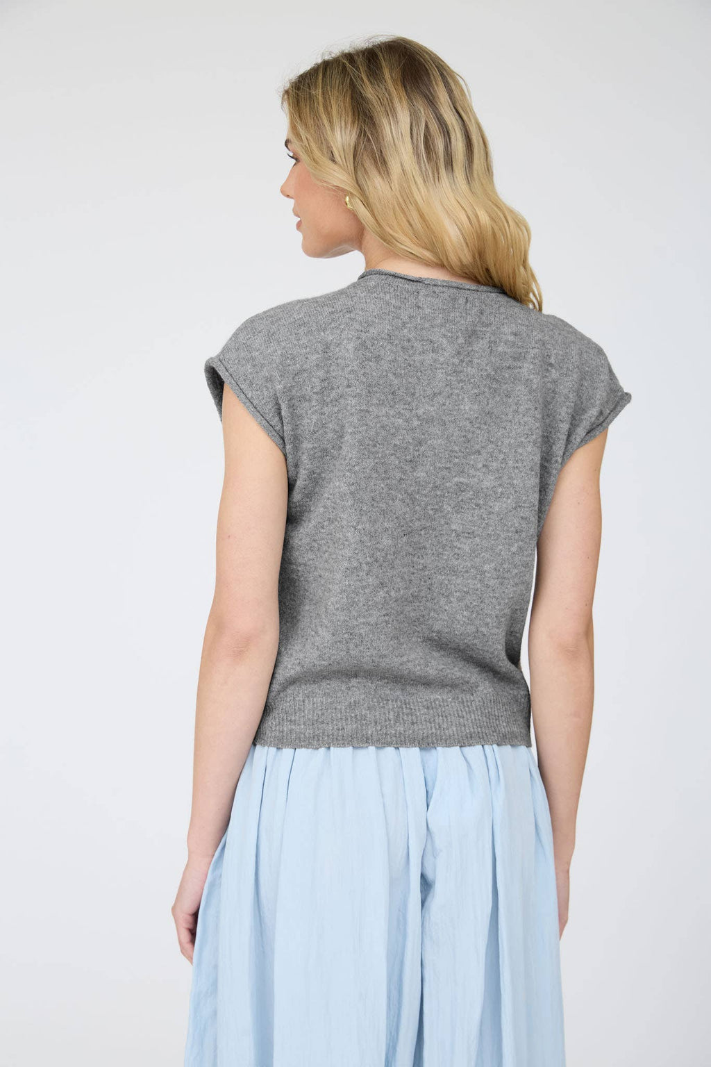 RAW EDGE SLEEVELESS LIGHTWEIGHT CARDIGAN