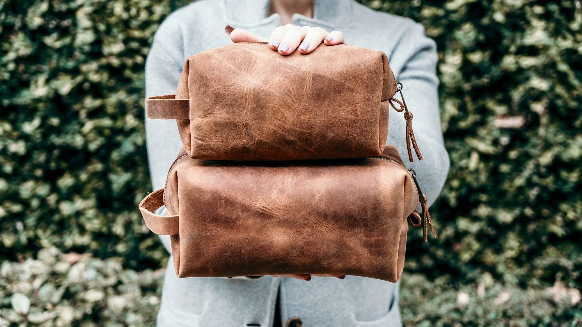 Personalized Leather Dopp Kit & Toiletry Bag, Customized Groomsmen Gift Toiletry Bag, Monogrammed Mens Toiletry Bag, Gift for Him