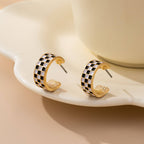 CHECKER EPOXY HUGGIE HOOP EARRINGS | 80E61747