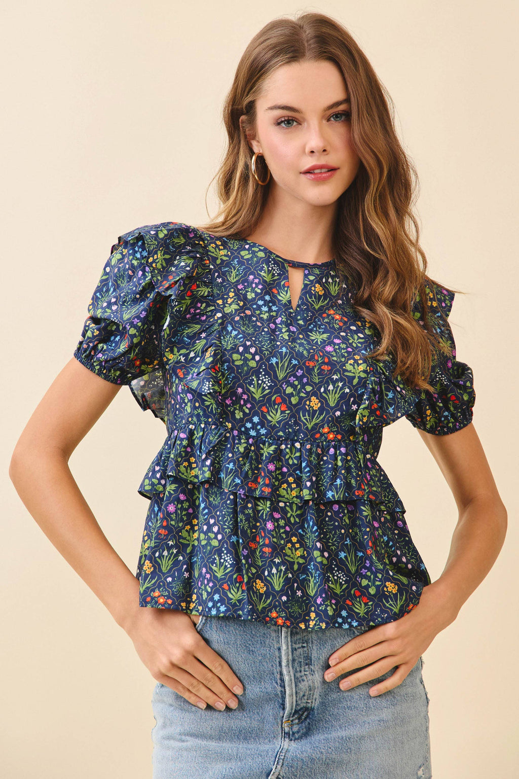 CT9658-Floral Print Front Keyhole Layered Peplum Hem Top